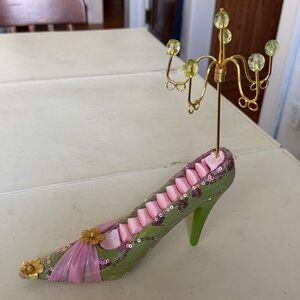 #Shoe ring and chain holder